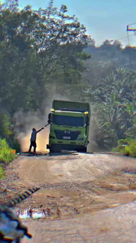 Heyy mulut siapa itu😒#storydrivermuda #hino500 #hinomodifikasi #hinoganteng 