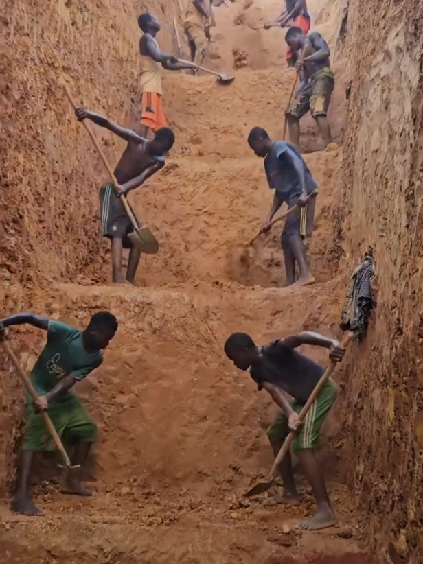 fight for poverty in Sudan searching gold 🪙  decolonizd / vc  #goldmine #gold #rare #sudan 