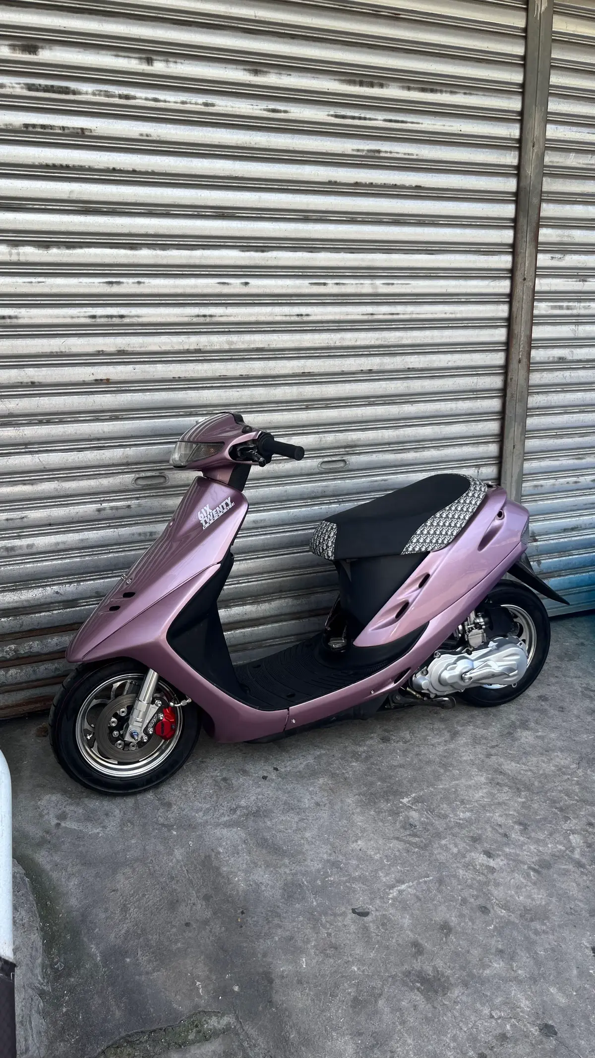 FS DIO 2 Details Dio90cc Twpo block Twh sengunyal 44.3 Jiso pulley set Jiso clutch assembly  Rrgs bell Jiso torque drive Twh racing magneto Mallossi racing cdi Faito ignition coil Twpo caliper Twpo front shock Twpo rear shock Twpo quick throttle Twpo brake lever Twpo gear cover Twpo speed gear Twpo brake master cover Sym crank case L.H.K kick arm Throttle cable fittings Dior flat seat  Margus mags Twpo H type tire Engine support +1.5 V8 pipe 90cc Swits fittings with qr Working speed gauge gas gauge #fyp#dio#fy 