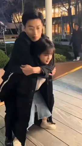 tau ahhh ngakak Mulu kalo liat ekspresi mukanya😩😫si yulong😂🤣#yulongmiemie #yangyilu #yulong 