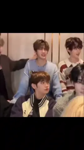 WHY IS IT ALWAYS THE ENGLISH SPEAKER LMAO #matthew #hanbin #ricky #gyubin #zerobaseone 