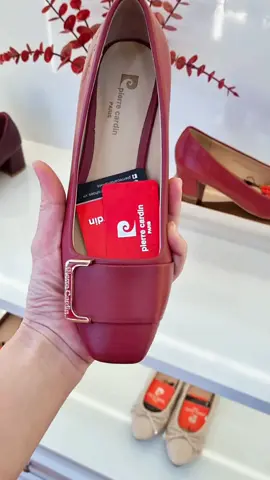 Giày nữ Pierre Cardin 240 với sắc đỏ sang trọng thu hút mọi ánh nhìn #xuhuong  #pierrecardinshoescamau  #giaynu 