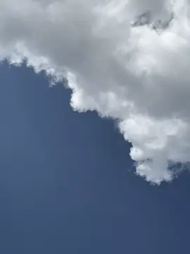 jika kamu menyukai langit, kamu harus suka dengan berbagai cuaca nya.