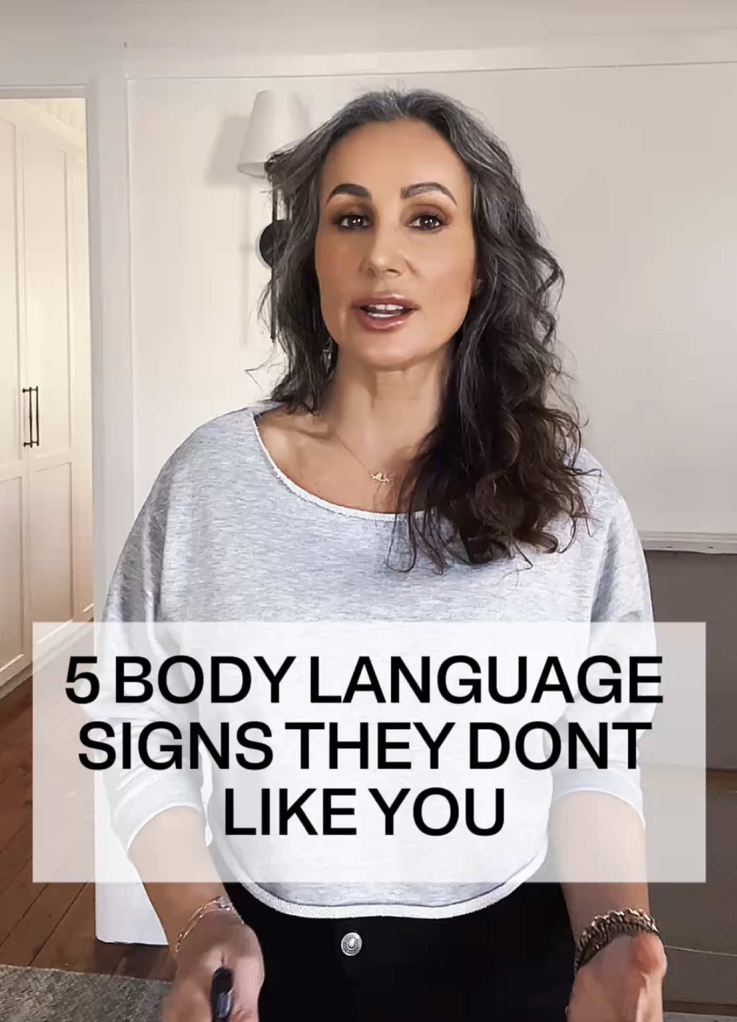5 body language signs they don’t like you & don’t like talking to you #pscyhologytip #psychologyfacts #psychology #psychologytricks #bodylanguage #bodylanguagesecrets #psychologyhacks #dating #relationships 