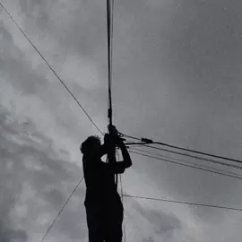 bukan sekedar ikat saja,, namun harus memiliki estetika,, kabel org di bawah kami harus paling atass.. #fyp #teknik #cianjur #fypシ゚ #kumpulananakteknik #fyppppppppppppppppppppppp #kumpulananakmuda #teknisiwifi #teknisi 