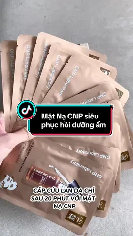 Mặt Nạ Giấy Dưỡng ẩm, Phục Hồi Da CNP Laboratory Ampule Mask là sản phẩm làm đẹp cao cấp giúp cung cấp dưỡng chất sâu vào làn da, mang đến cho bạn làn da tươi trẻ và rạng ngời. Sản phẩm được làm từ chất liệu giấy mềm mịn, an toàn cho da, và dễ dàng tiếp xúc với làn da nhạy cảm. 🌱CÔNG DỤNG: - CNP Laboratory Ampule Mask là dòng mặt nạ siêu dưỡng lành tính với các màu sắc tương ứng với nhu cầu da khác nhau, đặc biệt là dưỡng bóng và chống viêm. Mỗi hộp mặt nạ có 10 miếng. - Mặt Nạ Giấy CNP Laboratory Ampule Mask chứa các ampoule giàu dưỡng chất, giúp cải thiện tình trạng da và chăm sóc da hiệu quả. - Mask này khác hẳn với những dòng mask giấy khác bởi vì nguyên liệu làm ra miếng mask là từ chất liệu Tencel làm từ sợi bông của gỗ bạch đàn cực kì mỏng nhẹ, ôm sát làn da giúp dưỡng chất hấp thụ nhanh hơn và tránh tình trạng bị vi khuẩn xâm nhập, hơn nữa lượng tinh chất có trong miếng mask cũng vô cùng nhiều. - Sản phẩm được làm từ chất liệu giấy mềm mịn, an toàn cho da, và dễ dàng tiếp xúc với làn da nhạy cảm. Thiết kế vừa vặn và chất liệu mặt nạ mềm mại giúp dưỡng chất thẩm thấu tối ưu, mang lại làn da mịn màng và rạng rỡ sau mỗi lần sử dụng. - Mỗi loại mặt nạ CNP Laboratory Ampule Mask chứa các dưỡng chất tự nhiên như tinh chất cỏ lúa mạch, acid hyaluronic, và nhiều dưỡng chất quý giá khác. - Có 5 loại phù hợp với từng làn da khác nhau, tùy nhu cầu như nào thì chọn mask cho mình nhé! ✅ VITA ENERGY (Nâu): Chiết xuất từ cam thảo, vỏ cây cẩm quỳ giúp chăm sóc các vấn đề của mọi làn da, làm mờ các vết thâm, sạm. Phù hợp với mọi loại da. ✅ RED AMPULE (Hồng): Hỗ trợ giúp chống lão hoá và giúp giảm mụn. ✅ MUGENER CALMING (Trắng): Nhờ có chiết xuất từ dịch ốc sên, mặt nạ CNP Mugener Ampule Mask giúp dưỡng ẩm, phục hồi và làm căng bóng da. ✅ PORE TIGHTENING (Xanh lá): Chứa vitamin A, B, E cùng hơn 10 loại vitamin khác nhau giúp thu nhỏ lỗ chân lông và dịu da. Phù hợp với da dầu, da mụn. ✅ PROPOLIS ENERGY (Vàng): Chiết xuất từ keo ong vàng kết hợp cùng sữa ong hỗ trợ làm mờ thâm, giúp đều màu da và dưỡng trắng da. 🌱 SẢN PHẨM PHÙ HỢP VỚI: - Phù hợp với mọi loại da, kể cả da nhạy cảm. 🌱 HƯỚNG DẪN SỬ DỤNG: Bước 1: Làm sạch da mặt và cổ. Bước 2: Mở gói mặt nạ và đặt nó lên khuôn mặt sao cho vừa vặn. Bước 3: Thư giãn trong khoảng thời gian 15-20 phút để dưỡng chất thẩm thấu vào da. Bước 4: Sau khi sử dụng, nhẹ nhàng vỗ nhẹ vào da để giúp dưỡng chất thẩm thấu hoàn toàn. Bước 5: Không cần rửa lại bằng nước. Sử dụng 2-3 lần mỗi tuần hoặc khi cảm thấy da cần chăm sóc thêm.#matnacnp #matnacapam #matnaphuchoi #cnp 