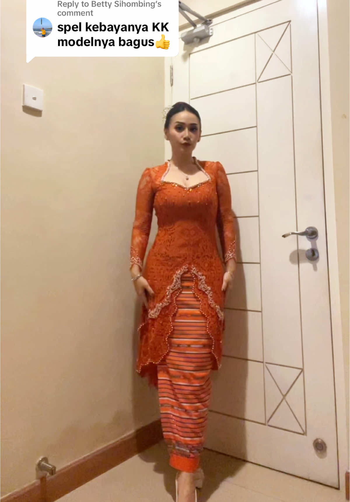 Replying to @Betty Sihombing terimakasih ya kak, modelnya mix cari inspirasi di combine2 aja, sebenernya kerahnya tinggi cuman gara2 di payet jadi agak turun karena berat.. hehe 🥰😍🫶🏻 