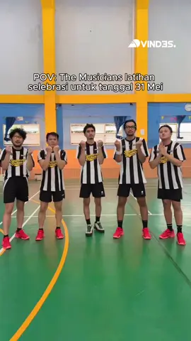 Latihan selebrasi ala The Musicians untuk nanti main tanggal 31 Mei, Perlukah D’Komika selebrasi juga? #Vindes  #VindesSport  #BahkanVoli 