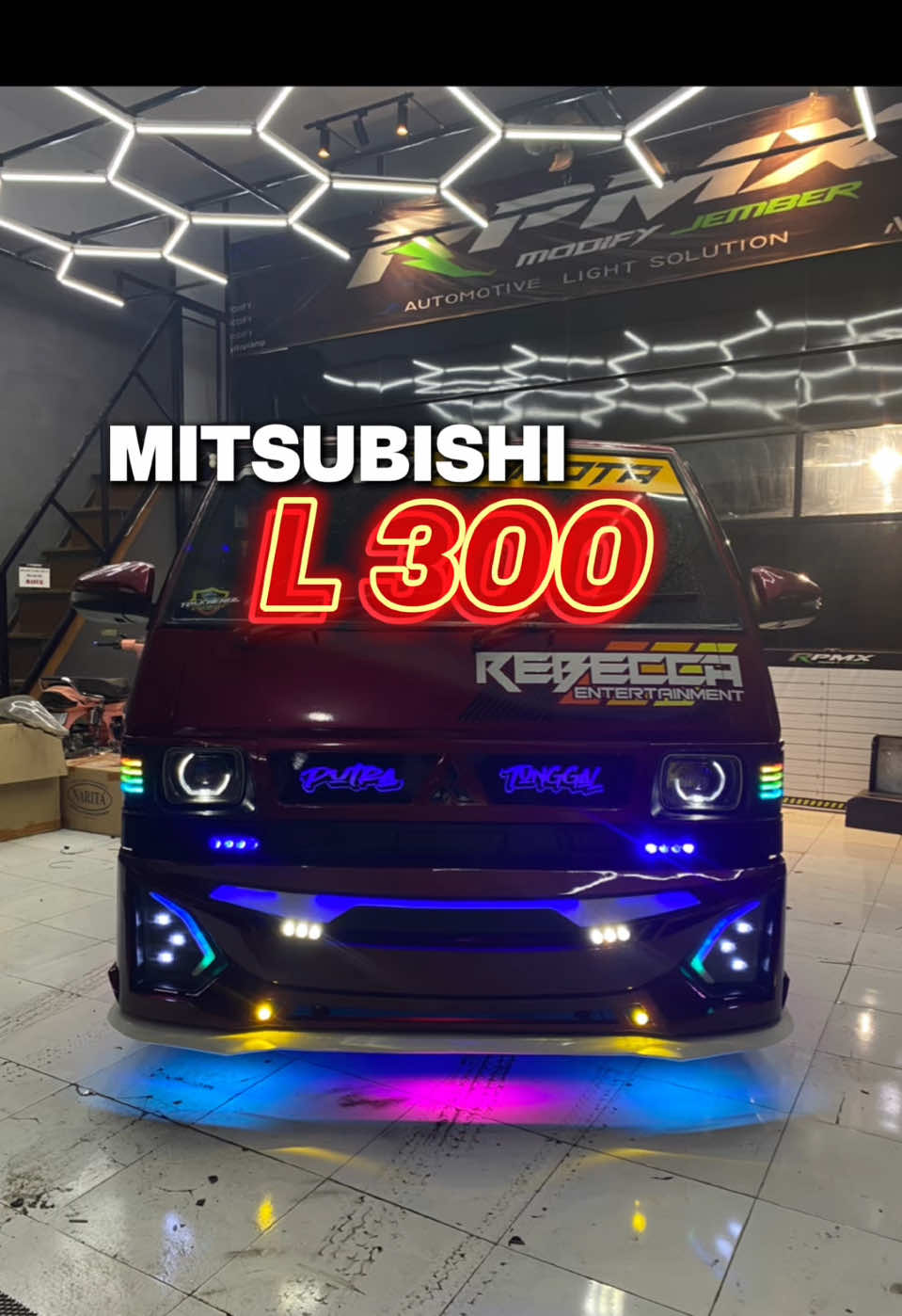 MITSUBISHI L 300 SEIN DEPAN SET STOPLAMP BELAKANG MODEL SLIMFRAME - 3D design  - ⁠RGB matrix - ⁠fresh from oven 🔥  . . 📲Hubungi kami  Silahkan klik link di bio  🟢Whatsapp 085850080619 🟠shopee (manichystoplamp) . Jangan lupa tag temen kamu  Siapa tau di beliin 😁 . naise ma boy 🔥🔥🔥 . #l300 #l300_pickup #l300maniaindonesia #l300modifikasi_indonesia #l300modifikasi #l300_comunity_indonesia #l300_mbois #mitsubishil300 #mitsubishil300pickup #CapCut 