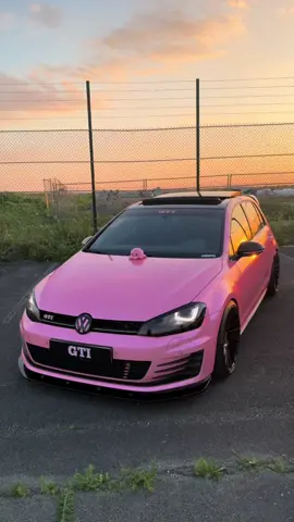 🖤🩷 #voitures #golf7gti #cargirl #gti #volkswagengolf 