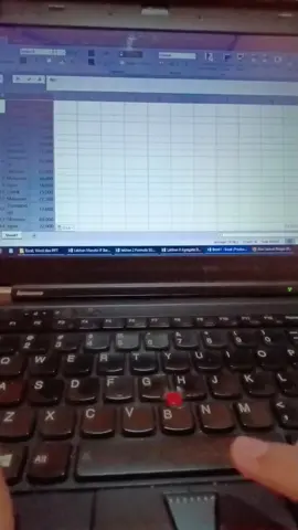 Belum kerja sih, tapi tiap hari di depan laptop ngerjain ginian buat latihan #rumusexcel biar lebih pede. tau gitu mending pilih administrasi publik pas kuliah dulu😭😭 gelar S.Pd tapi gak minat jadi guru wkwk #tiktokbelajar #fyp #masukberanda #xyzbca #fyppp 