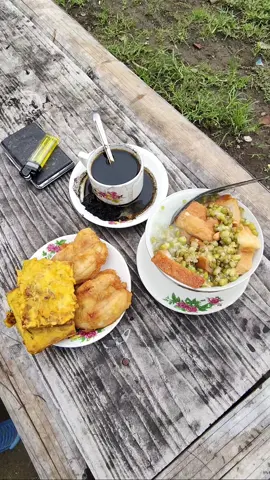 kolak + tempe menjes ' e endulita.... #nyoride #ngopisore #warkopsutristulungagung 