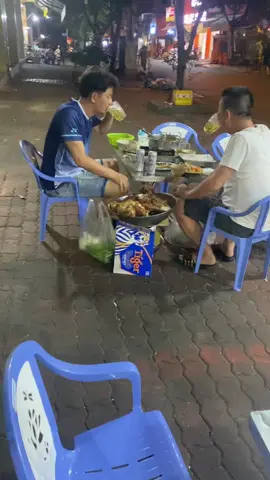 Nghèo vậy mà vui nè 