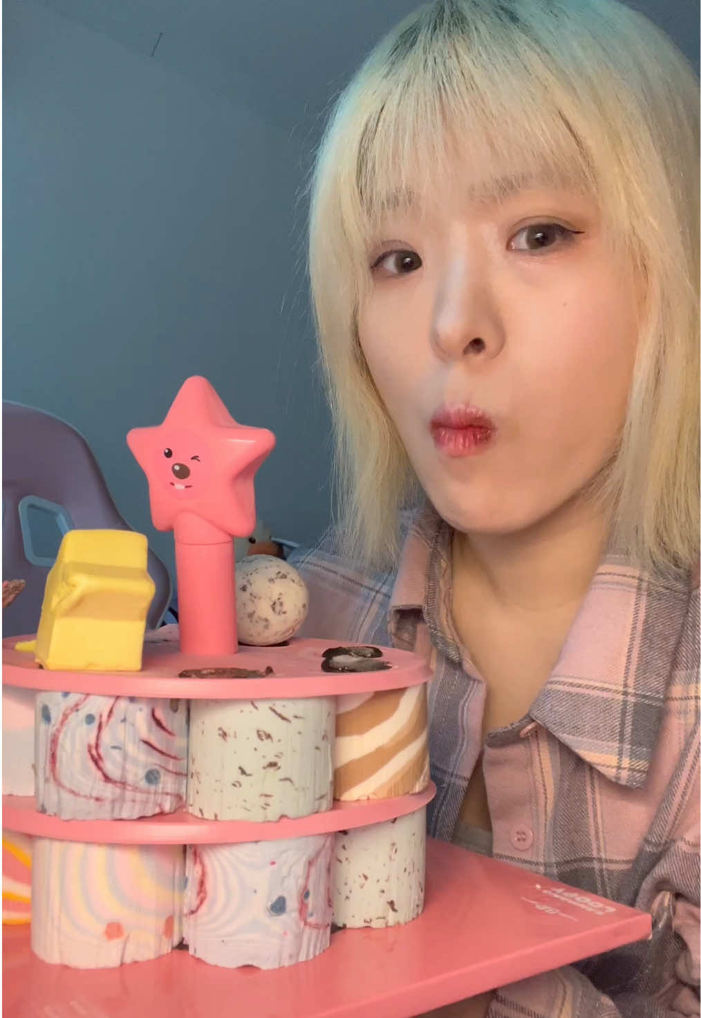 베라 루피아이스크림케이크 먹방 구해따! #asmrfood #asmreating #muckbang #koreanfood #eatingshow #mukbangeatingshow #mukbangvideo #mukbangs #mukbangkorea #food #Foodie #foodtiktok #icecreamday #icecreamcake #아이스크림 #먹방 #야식 #주요림 #감성먹방 #작은한입 #먹틱톡