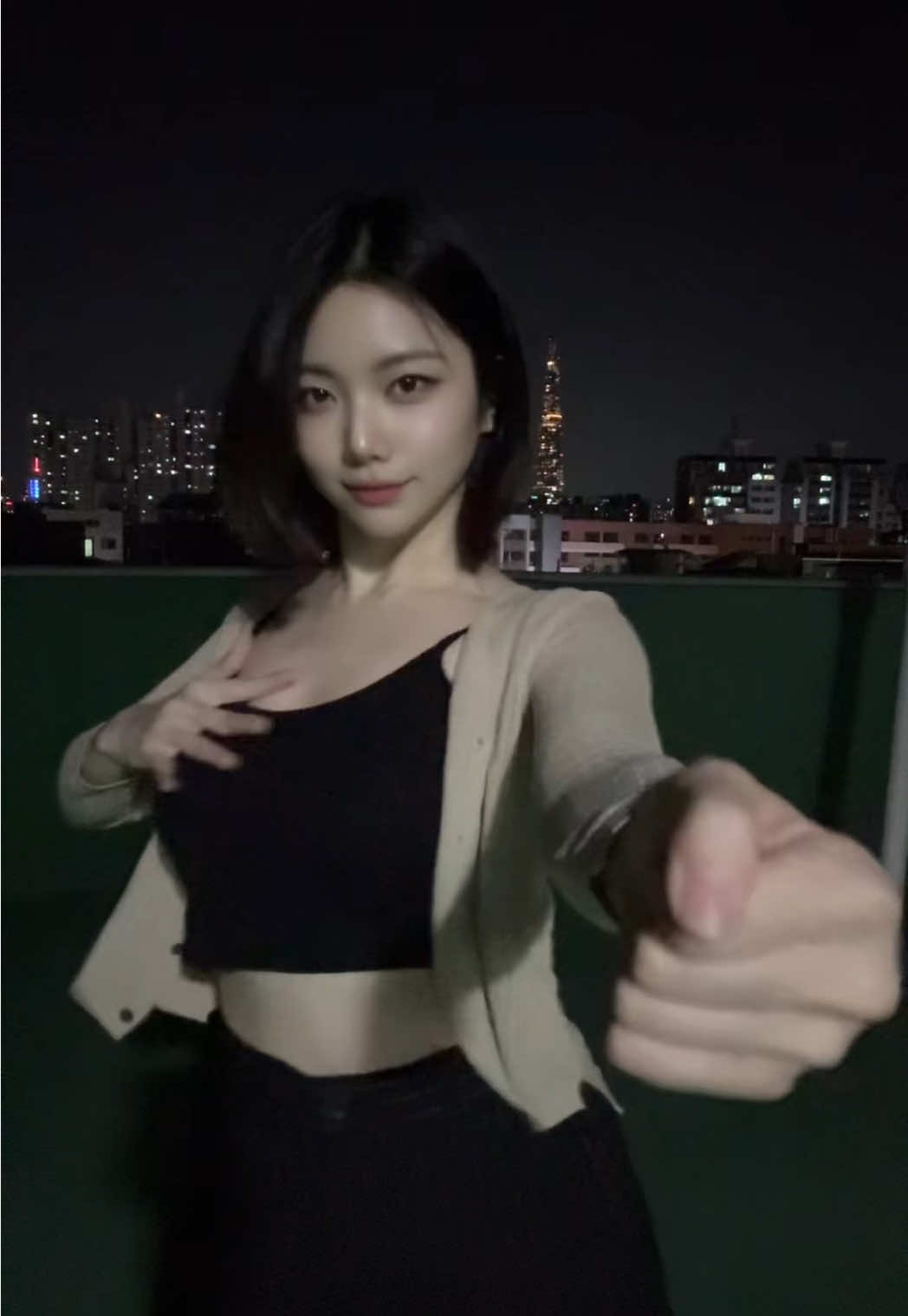 이게 유행이라면서요..?👀 유행하는 거 있음 댓글로 또 알려주라🙌🏻 #추천 #챌린지 #춤 #dance #challenge #trend #fyp #ダンス #チャレンジ #케이팝리턴즈 
