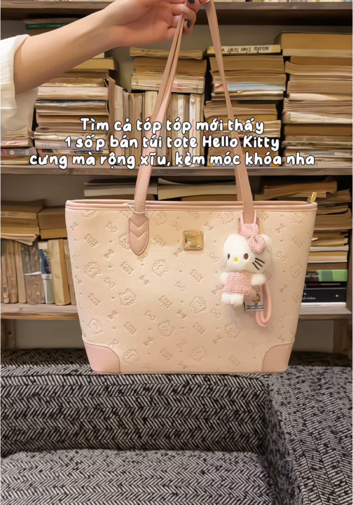 Túi tote xinh iu vừa laptop 14inch của tui ☺️ #túi #tuitote #xuhuong #tuihellokitty #muataitiktok #embehan04 