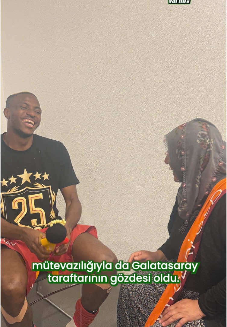 🦁 Neslihan Teyze, Osimhen ile buluştu: “Kuzularımı, tavuklarımı satarım yeter ki Galatasaray’da kalsın!”  #victorosimhen #neslihandemir #galatasaray 