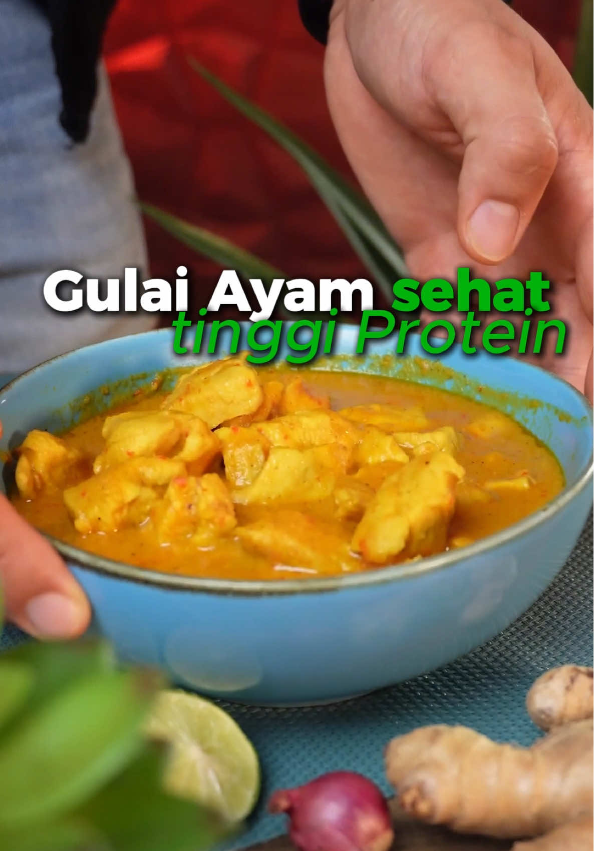Gulai Ayam sehat tinggi Protein✅ Resep ini simple dan enak banget👍 Bahan-Bahan 500gram Dada Ayam  Bumbunya  5 Siung Bawang merah 2 Siung Bawang putih 2 buah Cabai merah besar 2 butir Kemiri 1 ruas jari Kunyit Sedikit Jahe Sedikit Pala Daun Salam, Sereh, Lengkuas dan Daun Jeruk Bumbu kering 1/2 sdt Ketumbar 1/4sdt Merica 1/4 sdt Garam 1sdt Kaldu Ayam 1 1/2 sdt Gula Aren  1 Saset Santan Less Fat dan Calories Ayam yang saya pakai untuk Resep ini adalah Ayam Probiotik ✅ karena diberikan pakan Probiotik dan 100% Cage free sehingga lebih juicy dan tidak gampang kering✅ Ayam OLAGUD tanpa antibiotik dan tanpa hormon✅ lalu memiliki Singapore Export Quality 🇸🇬  So give it a try🔥 #makanansehat #dietsehat #ayam #gulai #resep #hidupsehat #kesehatan #sehat #menusehat #indonesia #indonesian #olahraga #tipsdiet 