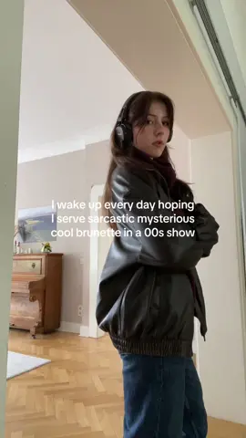 I love this jacket 😋 #00s #outfit #fit #fitcheck #reletable #coolgirl #sarcasm #brunette #00sshow #prettylittleliars #polkadots #doe #doeeyes #deer #fawn #ariamontgomery #downtowngirl #gilmoregirls #loreleigilmore 