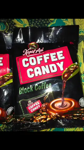 Kapal api coffee candy, permen 🍬 dengan rasa kopi rasanya seperti ngopi bersama keluarga atau teman.#fyppppppppppppppppppppppp #kopi #belanjaditiktok #permenkopi #fyp #kapalapi #ngopi 