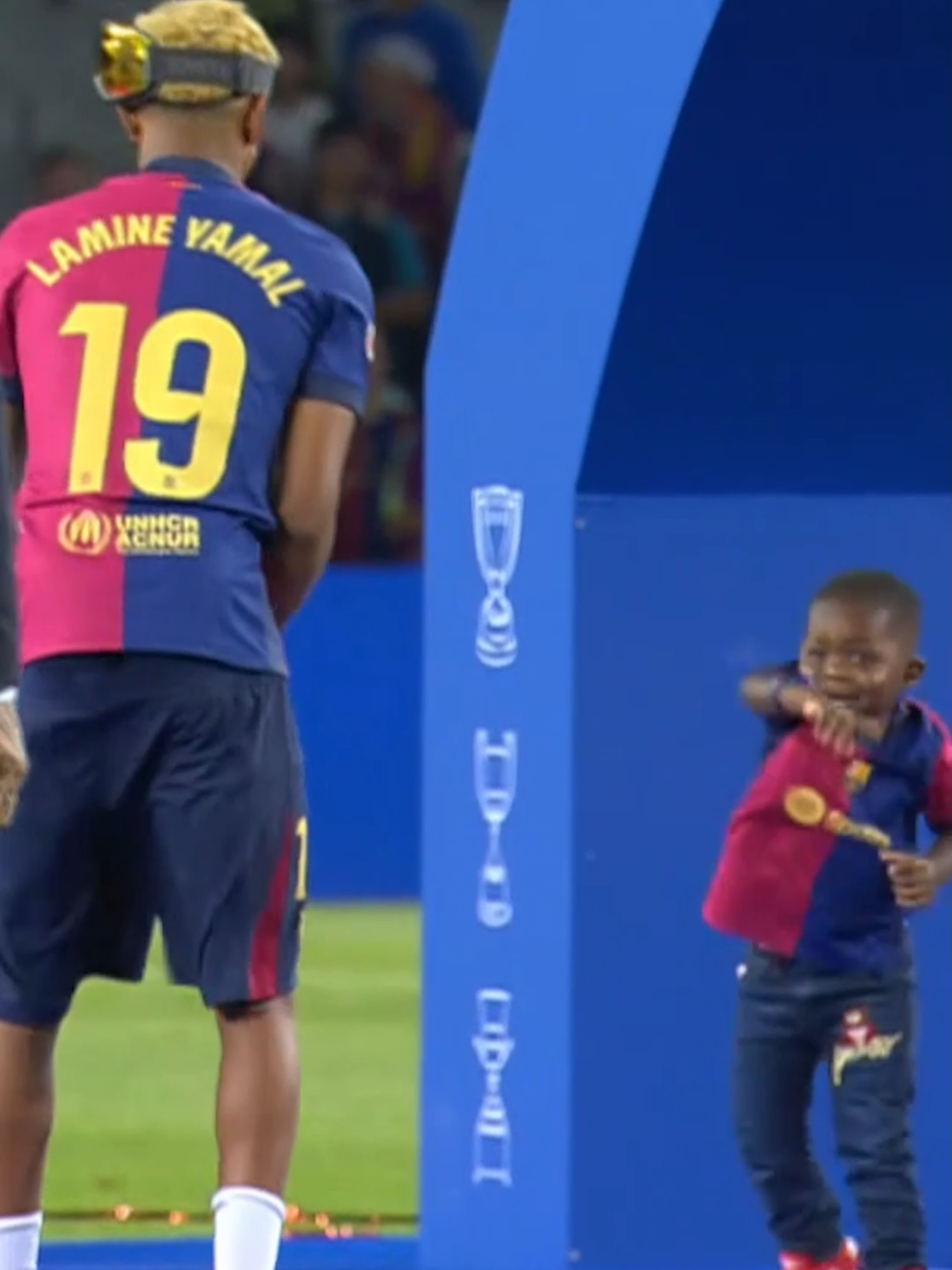😍🕺 Lamine Yamal et son petit frère, ça danse fort ! #laliga #lamineyamal #yamal #brother #frère #foot #football #soccer #barça #barca #barcelona #fcbarcelona #dance #sport #sports #sportstiktok
