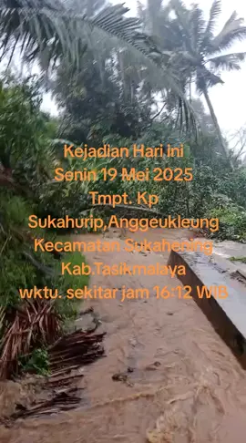 Kejadian Hari ini sekitaran pukul 16:12 ,di kp.Sukahurip,Kec Sukahening,Kab.Tasikmalaya Jawa Barat. #longsor #hujanderas #bencanaalam #banjir #tasikmalaya #tasikpride #jawabarat #kdm @kangdmchannel 