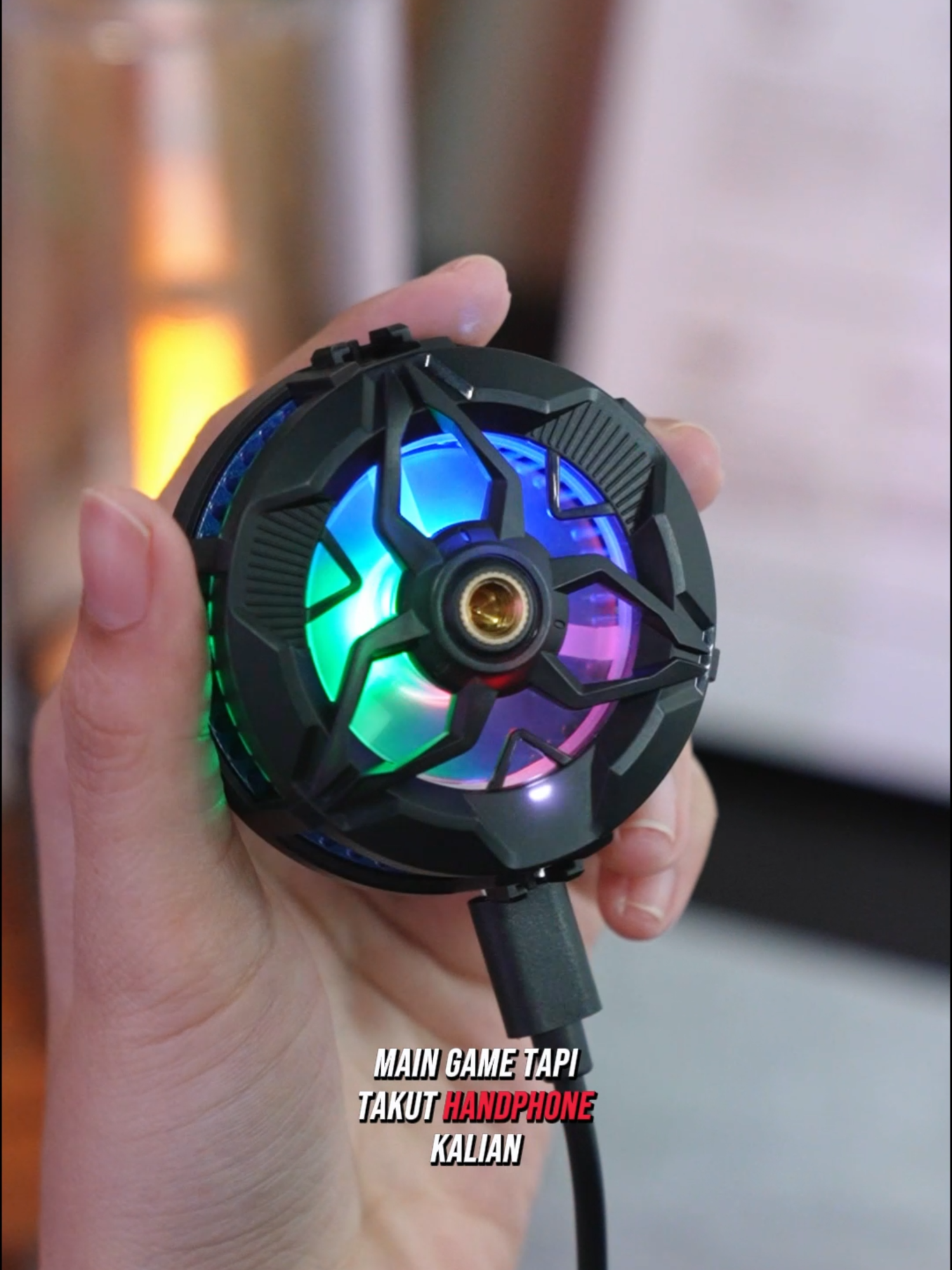 Fancooler yang sudah memliki 3 level pendinginan yang dapat kalian atur ! Tentu saja GMR06 memiliki tempratur LED dan juga 3 level pendinginan #gamenindonesia #WIBGAJIAN #Promoguncang55 #gamen #fancoolergamen #gmr06