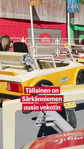 Tällainen on Särkänniemen uutuuslaite Drifti! Laite pyörii ympyrää ja käsijarrua vetämällä voi saada auton muotoisen vaunun ”driftaamaan”. Mitä mieltä olet, lähdetkö kesällä kokeilemaan tätä driftausta? Video: Timo Marttila #särkänniemi #huvipuisto #iltasanomat #uutiset #tampere