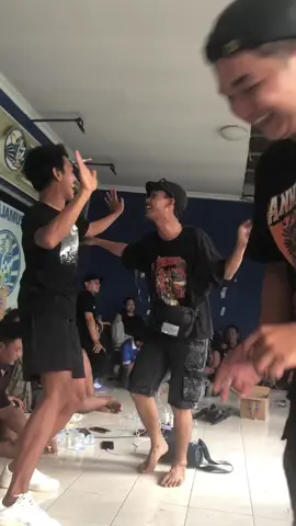 Yogya memang istimewa🧡💙 #awayday #persijajakarta #silaturahmi #psimyogyakarta #jakmaniaxbrajamusti #persijasampemati #hardline #jakmaniagariskeras #brajamusti 