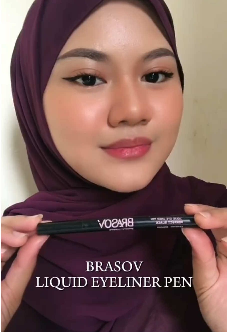 eyeliner yang sering aku pake setiap makeup karena se worth it itu🫶🏻 #Eyeliner #brasov #brasoveyeliner #fyp #foryoupage 