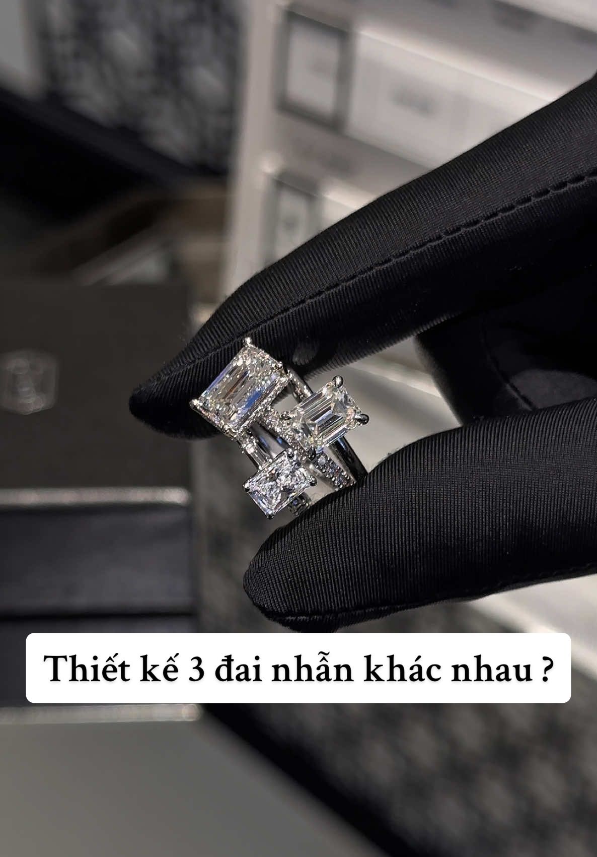Khách hỏi mẫu này nhiều quá nên mình làm thêm video chi tiết 3 mẫu với thiết kế đai khác nhau nhe 🤗 💰1x.0̶0̶0̶.0̶0̶0̶ Z̶a̶l̶o̶ 0̶9̶3̶.7̶1̶7̶.2̶0̶0̶0̶ #emerald #radiant #ring#ringn #yllia #finejewelry #jewelry #moissanite #diamond 