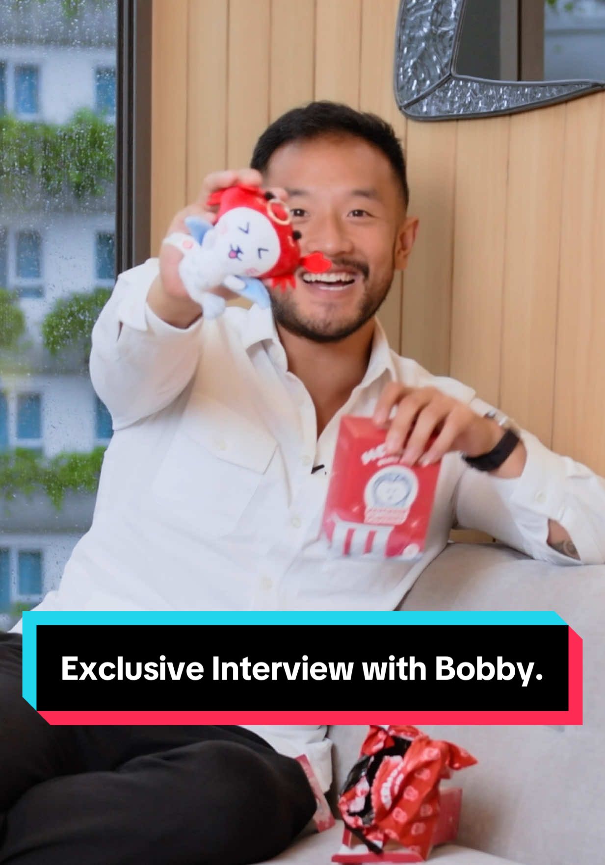 “Bobby, what’s your secret to surviving Singapore in style?” Stay rich. Stay connected. With Singtel 5G+ Tourist SIM/eSIM — unlimited* 5G+ data only, darling. 🦁 And the Merlion Blind Box? A total must-have. Singapore’s never looked this good. @Bobby Saputra 
