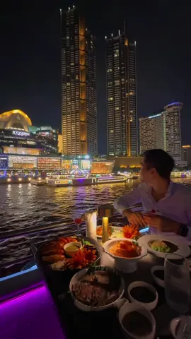 ล่องเรือแม่น้ำเจ้าพระยาฟินมาก 😍✨ เรือหรูลำใหม่ล่าสุดจาก @Bangkok Chaophraya Cruise 💖 ดีไซน์โมเดิร์น หรูหรา บนเรือคือว้าวมาก ชั้นบนเปิดโล่งไม่มีหลังคา ล่องผ่านแลนด์มาร์กสวยๆเพียบ บุฟเฟ่ต์จัดเต็มกว่า 30เมนู มีโชว์ให้ดูและดนตรีสดให้ฟังกับบรรยากาศฟินๆ   ประสบการณ์ล่องเรือเจ้าพระยาแบบพรีเมียมของจริง! ⏱️ล่องเรือ 2 ชั่วโมงเต็ม 20.00–22.00น. 📍ท่าเรือเอเชียทีค 💰ผู้ใหญ่ 1250.-/ เด็ก 900.- ✅ จองได้ที่ไลน์: @bangkokchaophraya หรือโทร 085-529-2991 #ล่องเรือ #เจ้าพระยา #เรือเจ้าพระยา #ล่องเรือแม่น้ําเจ้าพระยา #กรุงเทพ #เที่ยวกรุงเทพ #ทริปกรุงเทพ #รีวิวล่องเรือแม่น้ําเจ้าพระยา #รีวิวกรุงเทพ #ที่เที่ยวกรุงเทพ #tiktokพาเที่ยว 
