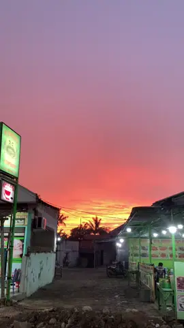 senja di pelosok gang #senja #indah #matahariterbenam #sunset #fyppppppppppppppppppppppp #fyp #foruyou #sadvibes🥀 