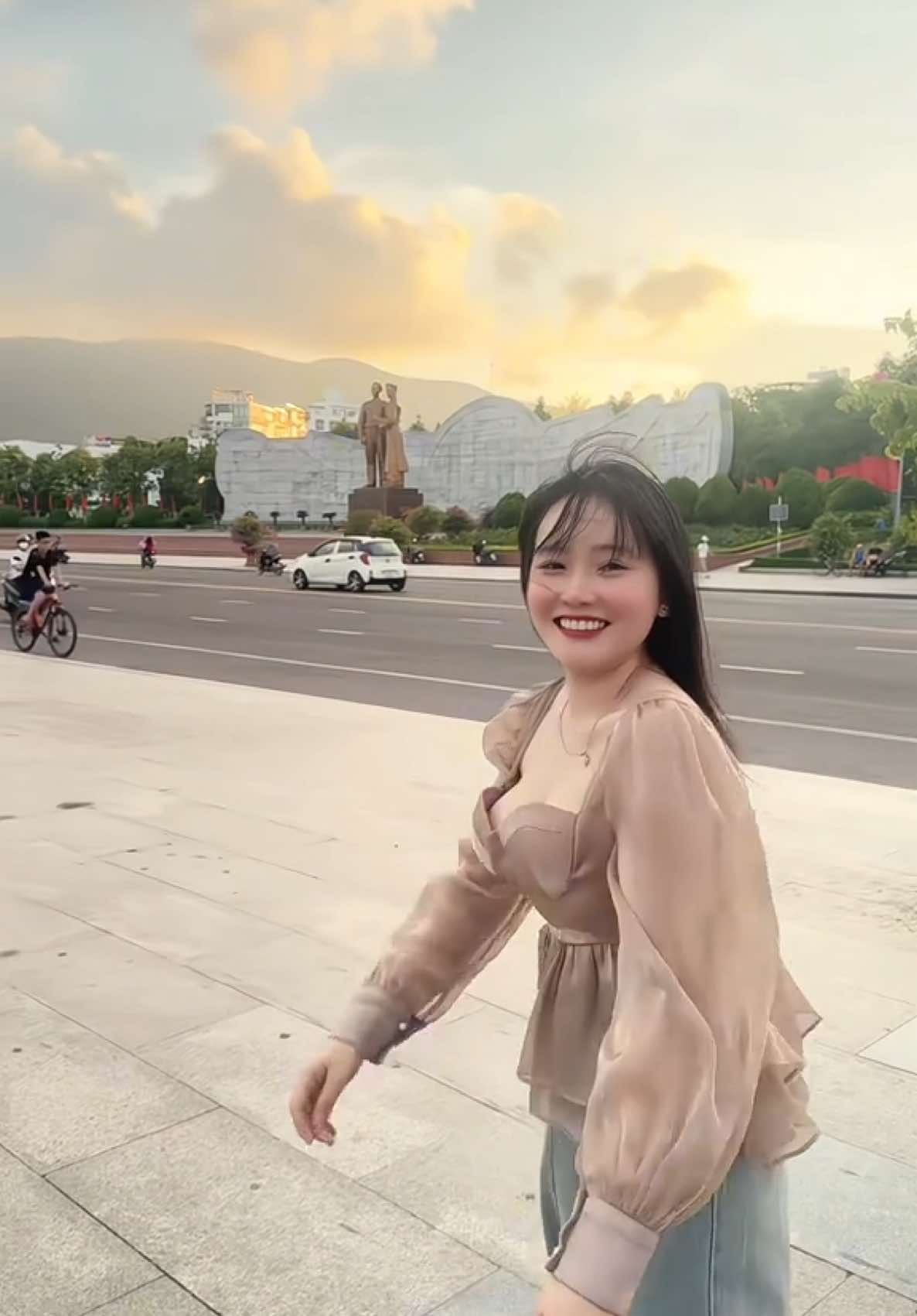 Ta nói nó hát hay ơi là hay😆😆😆#xuhuong #xuhuongtiktok #trend #nhachaymoingay #quangtruongquynhon #binhdinh #77 #nguoibinhthuong #vucattuong 