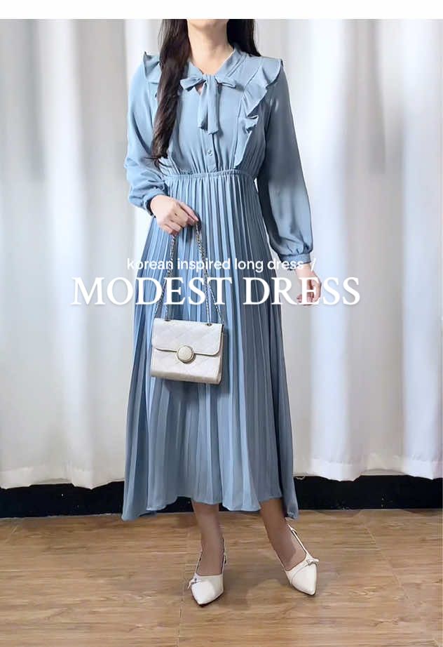 DETAILS // Korean inspired midi dress. What you see is what u get. Sakto lang ung kapal ng tela, comfy & presko isuot kahit long sleeves. Ruffle ung sleeves tapos garterized ung waist. Pleated naman ung ilalim. Midi length ang haba, for reference 5'2 ang height ko. Weight 53 kg. BEST FIT sa SMALL-MEDIUM. Madaming ibang colors na available. #recosph #dressph #mididress #modestdress 