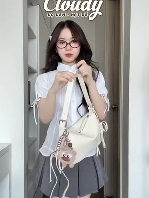 Cái túi này xinh lắm á, phối đồ kiểu gì cũng hợp luôn, đi chơi hay đi làm đều ổn áp nha