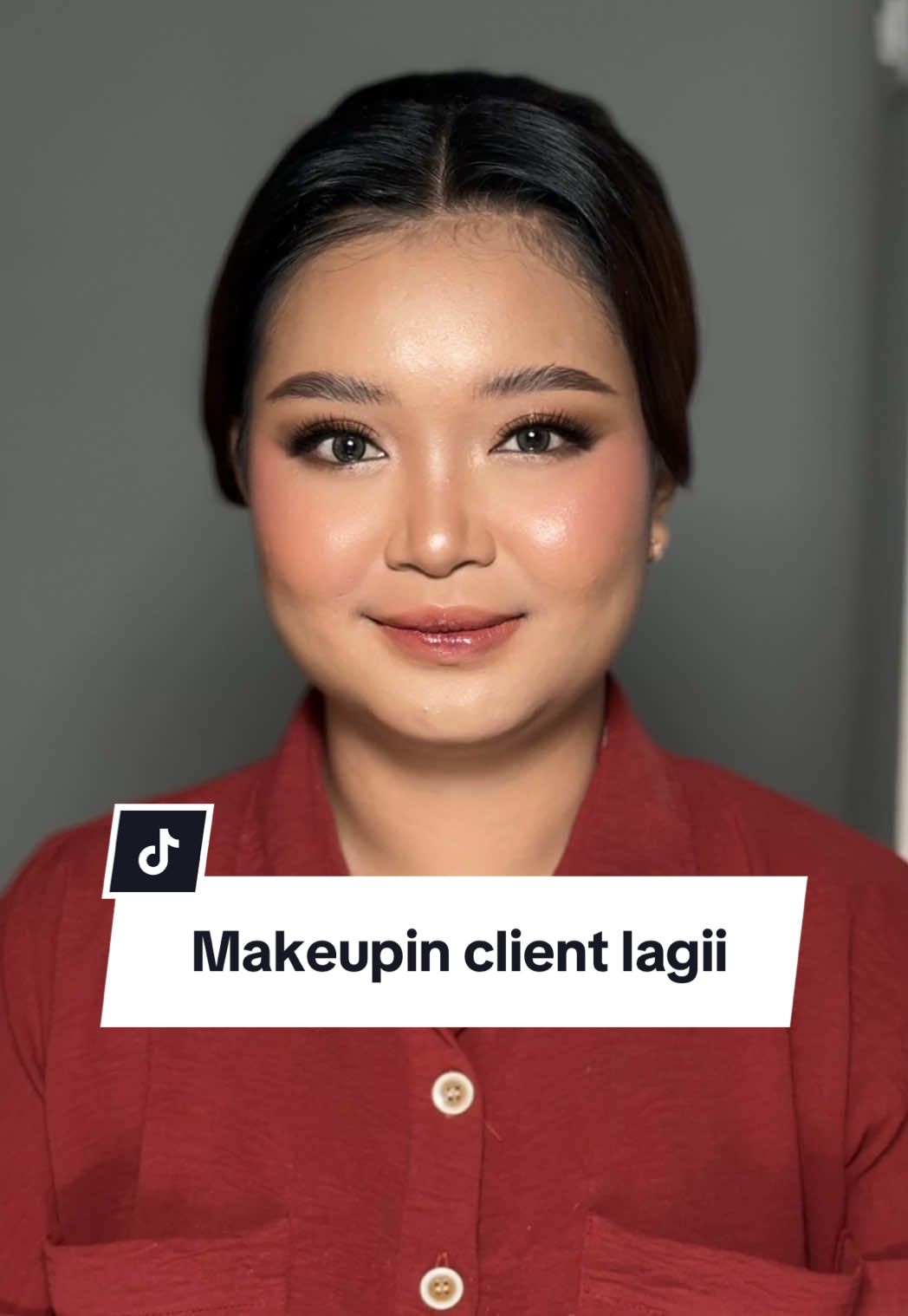 Mumpung sempet record pas makeupin client, oiyaa ini makeup reguler aku yaa. Tetap akan dikerjakan secara detail kok🥰😋  #makeupjogja #muajogja #makeuptutorial #inspomakeup #makeuptiktok #jogja 