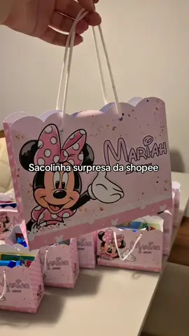 +1 ano de sacolinha da shopee! Quem quiser o link só me pedir nos comentários ❤️ . . . #festainfantil #sacolinhasurpresa #comprasshopee #minniemouse #festamenina #festaminnierosa 