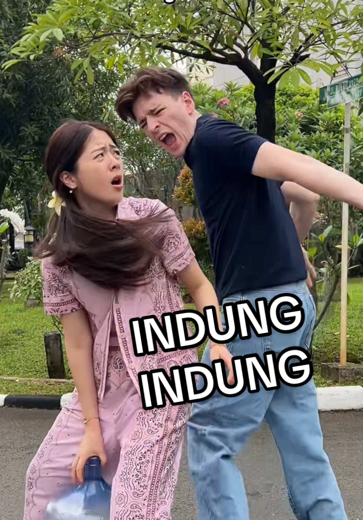 yang kayak gini ngejar nggak sih?  #cicimasbule #pacarbule #funnycouple #trendingsound #meme #mixedcouple #humor 
