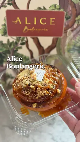 These new Shio Pans (Original and Kombu) and Cinnamon Rolls from Alice Boulangerie @aliceboulangeriesg are so good!! You got to give it a try. #creatorsearchinsights #sgfoodblogger #foodbloggersg #sgfood #foodieontiktok #SingaporeEats #sgfoodonfoot 