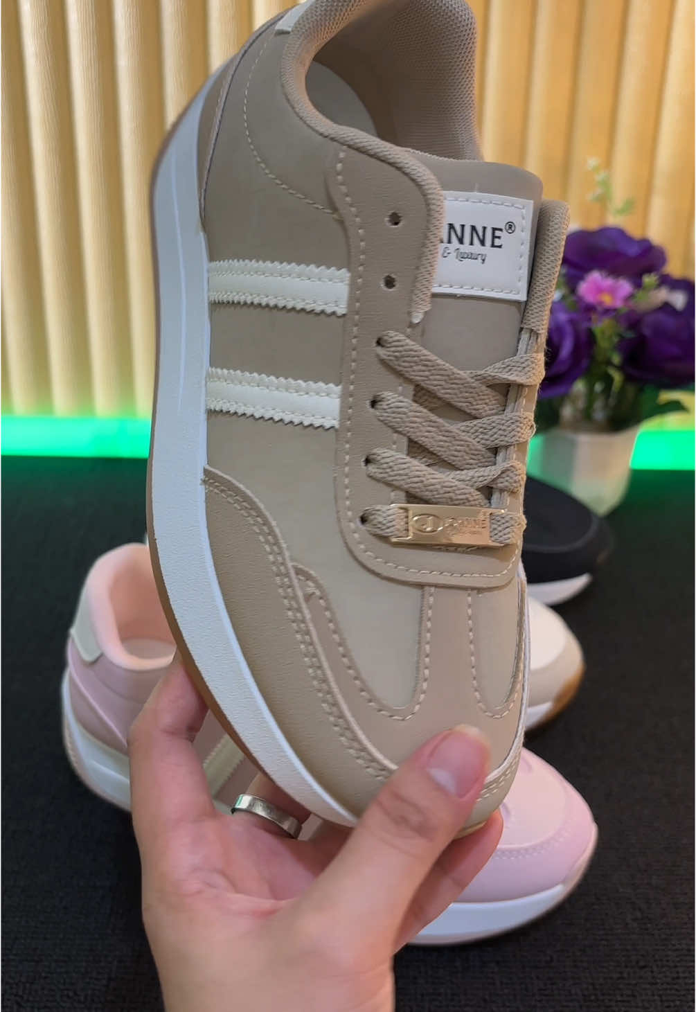 #sepatu #sepatuwanita #sepatuimport #sneakerswanita #sneakersootd #sneakers #sepatuolahragawanita #fyppppppppppppppppppppppp 