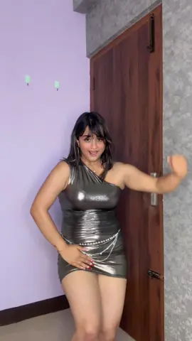 #dikshyakarki teraa lohaa badan 😜
