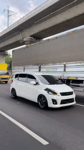Pesona suzuki swift kepanjangan dikit #ertigamodifikasi Reposted from @bebekgalaw @Bebekgalaw 
