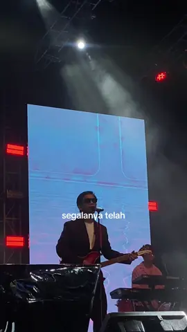 cinta cukup sampai d sini~~~ @Rian D’MASIV @D'Masiv #dmasiv #cintasampaidisini #pensismansa2023 #konserdmasiv #konsermakassar 