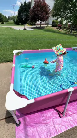 Guys!! RUN 🏃🏼‍♀️ It’s on sale big time today!!! #pinkpool #summertime #summervibes #intexpool 