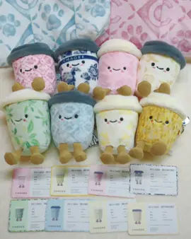 ใครยังคิดถึงน้อง Bes-tea Plushies อยู่บ้าง 🧸💙 เพียงแค่ร่วมสนุกตอบคำถามว่าในช่วง Grand Opening นี้กิจกรรม CHAGEE Grand Opening Pop-up จะตั้งอยู่ที่สาขาไหน พร้อมแท็กเพื่อนที่อยากพาไปเช็กอินที่งานด้วยกัน ก็มีสิทธิ์รับน้อง Bes-tea กลับบ้านไปเลย! วิธีร่วมสนุกง่าย ๆ:  1️⃣ คอมเมนต์คำตอบพร้อมแท็กเพื่อน 2 คน  2️⃣ คุณและเพื่อนทั้ง 2 คน ต้องกดติดตาม @chagee.th 3️⃣ รีโพสต์โพสต์นี้ลงบน Story ของคุณ เพื่อเพิ่มโอกาสในการได้รับรางวัล *เงื่อนไขกิจกรรม -  ระยะเวลากิจกรรม: ตั้งแต่วันที่ 19 - 28 พฤษภาคม 2568  -  ประกาศผลผู้โชคดี 10 ท่าน ภายในวันที่ 30 พฤษภาคม 2568 -  ผู้โชคดี 10 ท่านจะถูกสุ่มจากผู้ร่วมกิจกรรมใน Instagram, Facebook และ TikTok โดยแต่ละท่านจะได้รับตุ๊กตา Bes-tea 1 ตัว (แบบสุ่ม) -  ทีมงานจะติดต่อผู้โชคดีทาง DM Tiktok และต้องตอบกลับภายใน 2 วัน หากไม่ตอบกลับตามกำหนดจะถือว่าสละสิทธิ์ -  ผู้โชคดีต้องแจ้ง ชื่อ-นามสกุล, เบอร์โทรศัพท์ และที่อยู่ในการจัดส่งให้ครบถ้วน ในช่องทาง DM Tiktok -  ของรางวัลจะจัดส่งทางขนส่งให้กับผู้ร่วมกิจกรรมที่อยู่ใน กรุงเทพฯ, นนทบุรี, ปทุมธานี, สมุทรปราการ, สมุทรสาคร และนครปฐม เท่านั้น - เงื่อนไขเป็นไปตามที่บริษัทกำหนด  อ่านเงื่อนไขทั้งหมดได้ที่นี่ → bit.ly/CHAGEEGiveaway #CHAGEETH #CHAGEETOGETHER #ดื่มชาจีดีทุกวัน