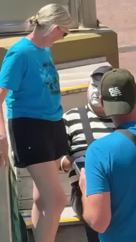 Soo Funny 😁 #funny #USA #explore #Viral #mime #Funny #tom #funnyvideos #tomseaworld #fyp #foryoupage #seaworldOrlando #orlando #viral #tomthemime #for #family #prank #ukviral 