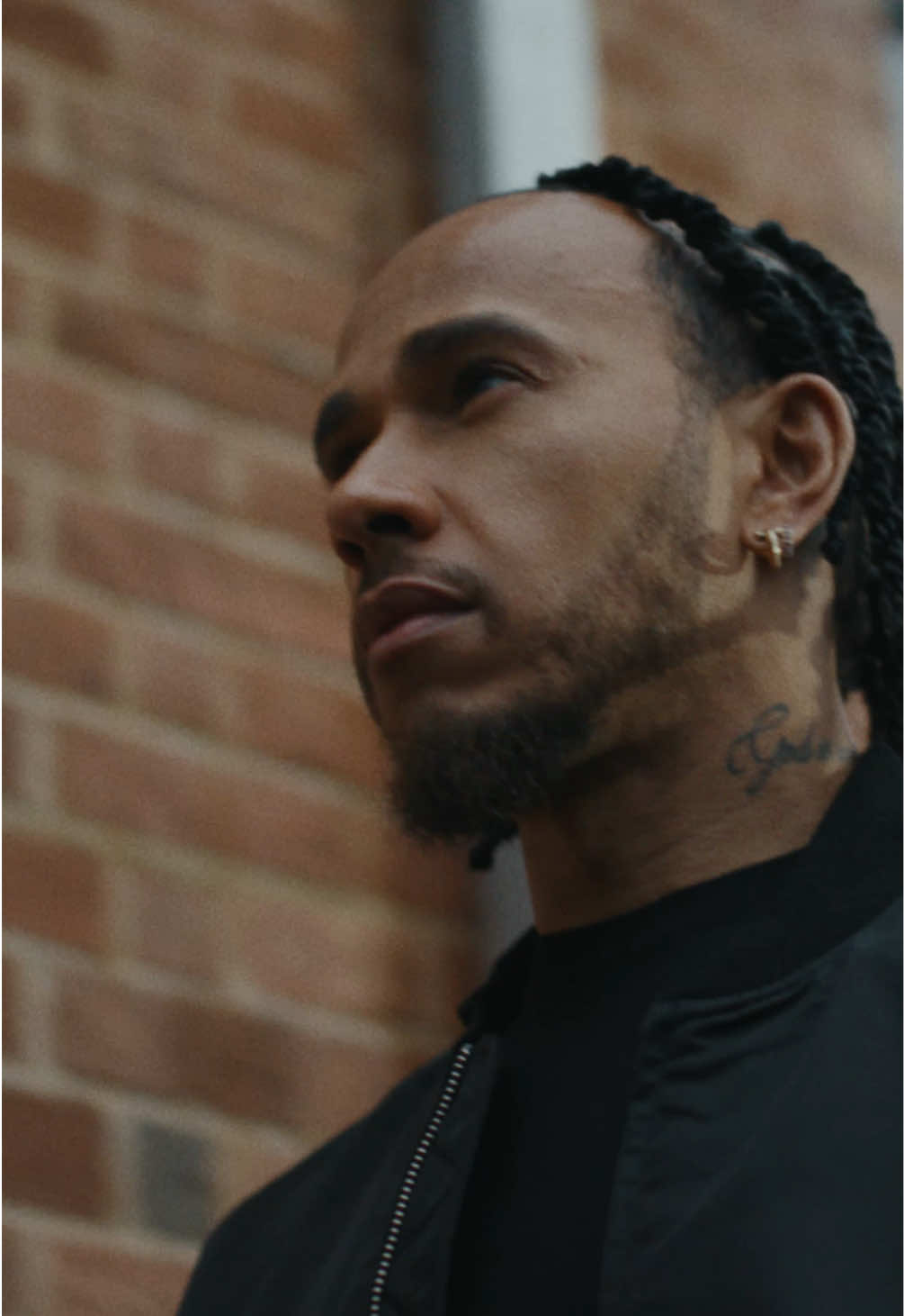 Ready for a world of limitless possibilities, Lewis Hamilton steps into a bold new chapter – with the RIMOWA Pilot Case in Silver in tow. #RIMOWA #NeverStill