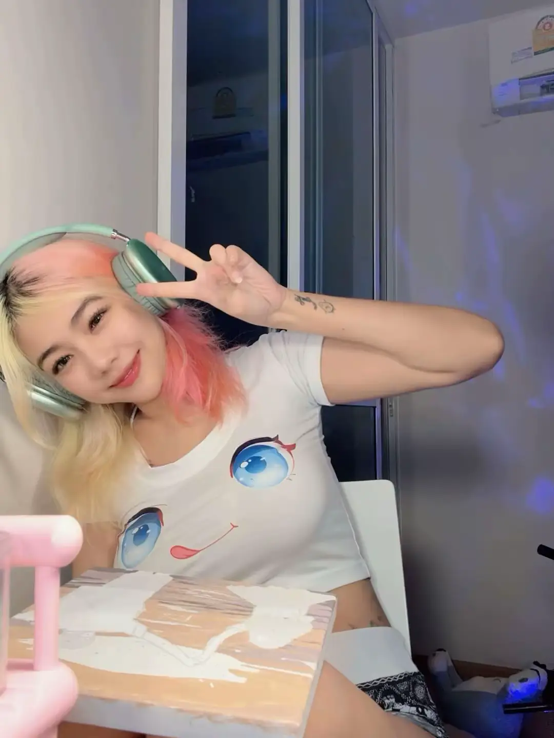 သူ့အကြောင်းတွေးရင်း ပုံလေးခြယ်မယ် 🙂‍↔️🙂‍↔️ #tiktok #khinyatithin #fyp #burmesegirl #painting 